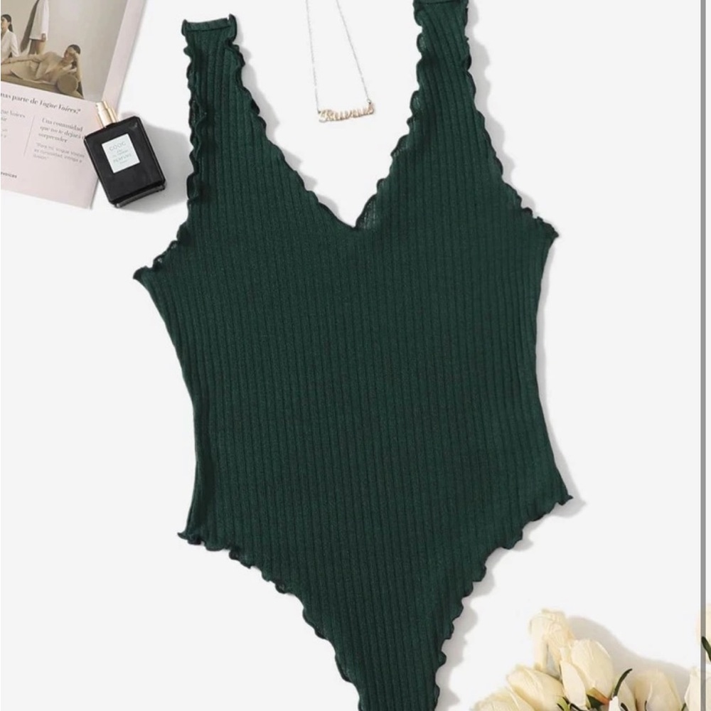 Green ruffle v neck bodysuit XS